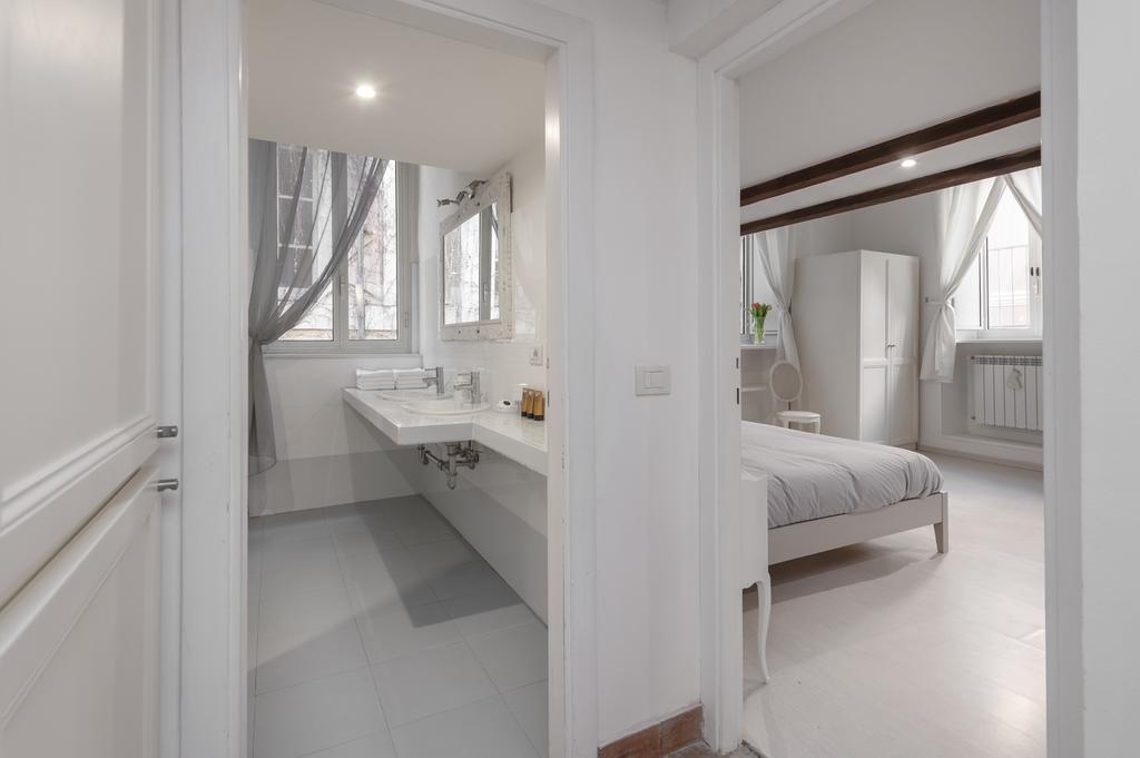 Antique-modern Flat By Navona Square Rom