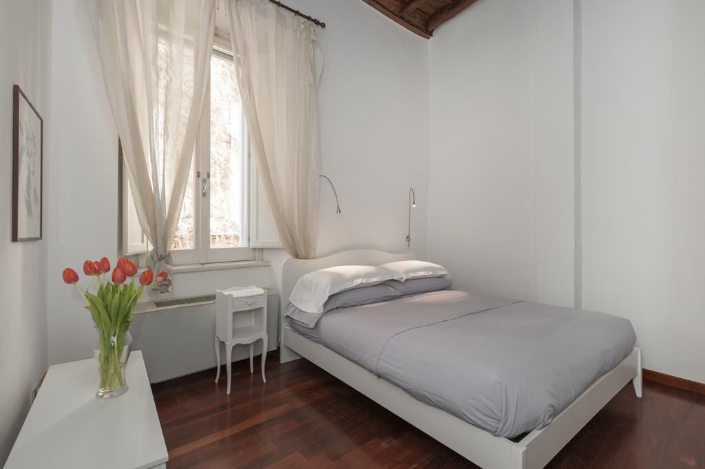 Antique-modern Flat By Navona Square * Rom